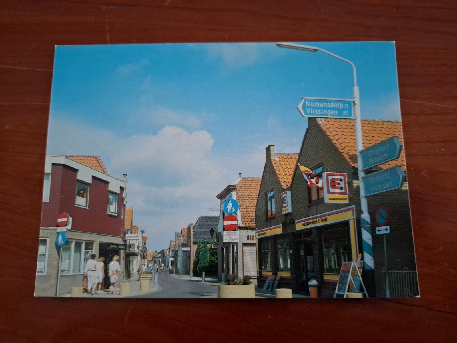 Ansichtkaart Strijen Kerkstraat jaren '80, Ophalen of Verzenden, 1980 tot heden, Ongelopen, Zuid-Holland