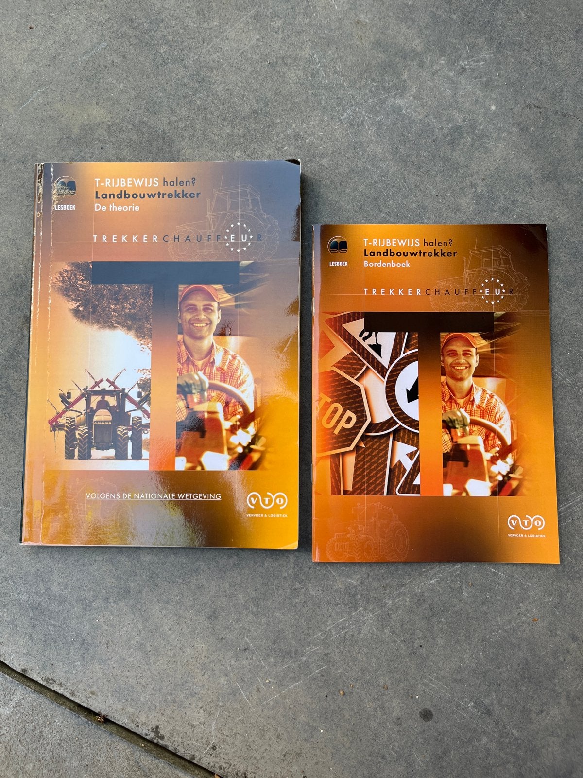 T-rijbewijs theorieboek en bordenboek landbouwtrekker, Boeken, Studieboeken en Cursussen, Ophalen of Verzenden, Zo goed als nieuw