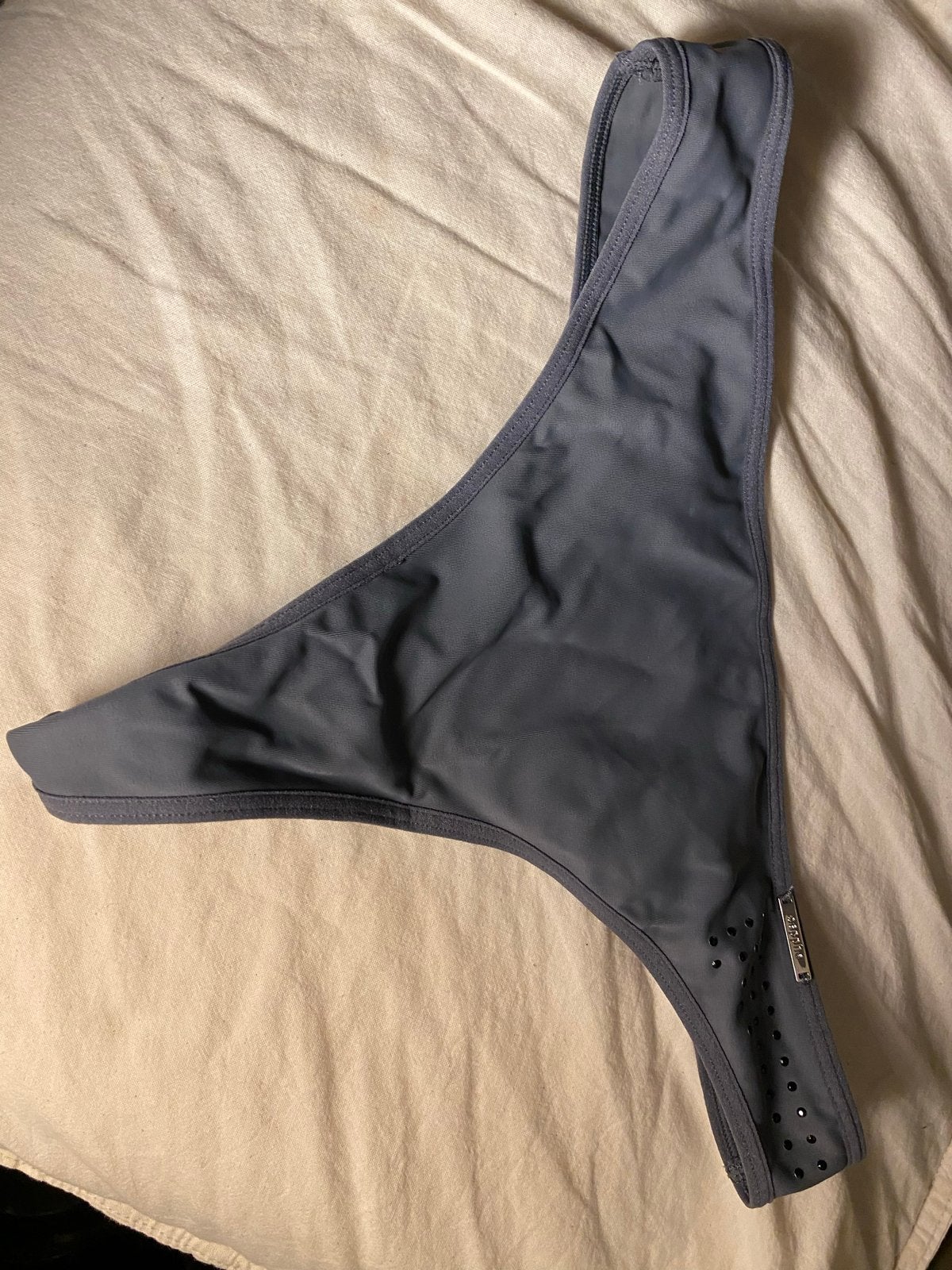 Sapph grijs bikinibroekje met zwarte studs - Maat L, Kleding | Dames, Ophalen of Verzenden, Gedragen, Grijs, Bikini