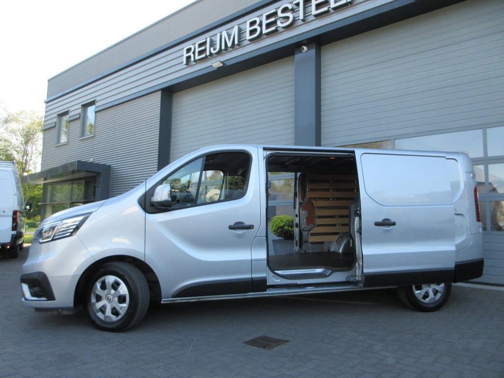 Renault Trafic 2.0 dCi L2, 131pk, LED, 2xSchuifdeur, Navigat, Voorwielaandrijving, Stof, Gebruikt, 4 cilinders