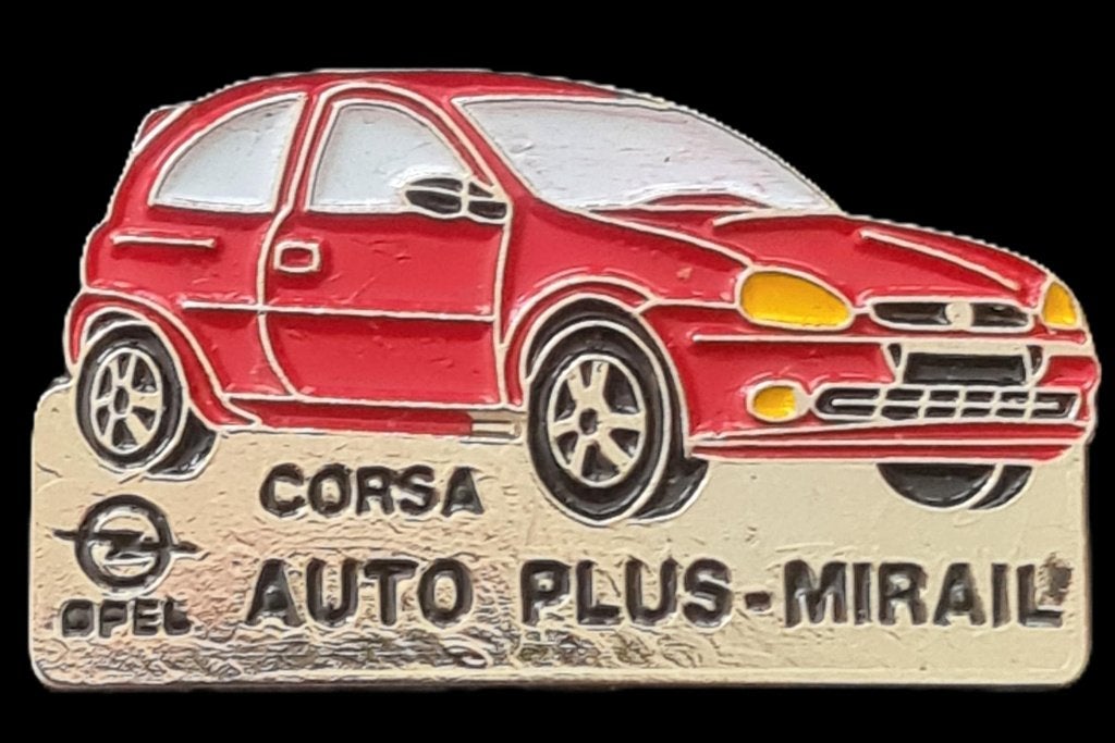 Opel Corsa- Auto Plus-Mirail pin, Verzenden, Nieuw, Transport, Speldje of Pin