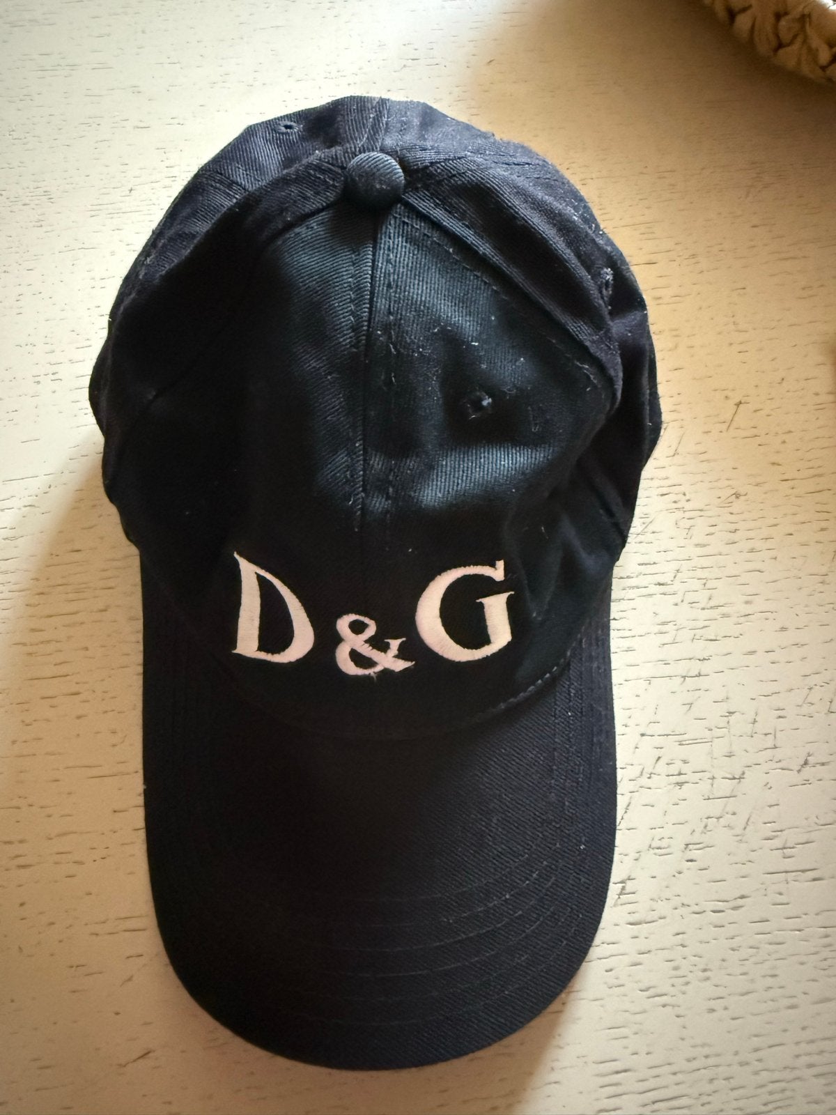 D&G Zwarte Pet - Stijlvolle Accessoire, Kleding | Dames, Hoeden en Petten, Ophalen of Verzenden, Zo goed als nieuw, One size fits all