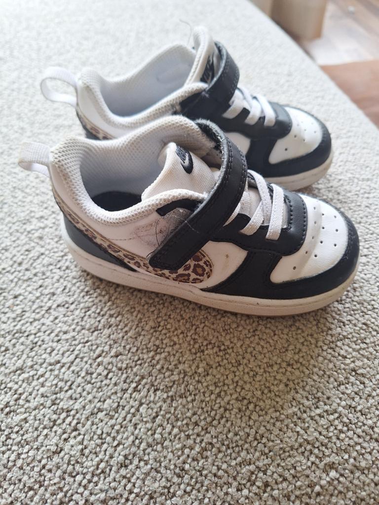 Nike Court Borough Low 2 sneakers met luipaardprint, Kinderen en Baby's, Kinderkleding | Schoenen en Sokken, Gebruikt, Ophalen of Verzenden