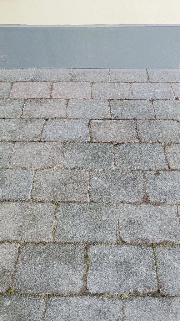 GRATIS: Trommelsteen 30x20x6, ruim 50m2 + opsluitbanden, Ophalen, Gebruikt, 10 m² of meer, Beton