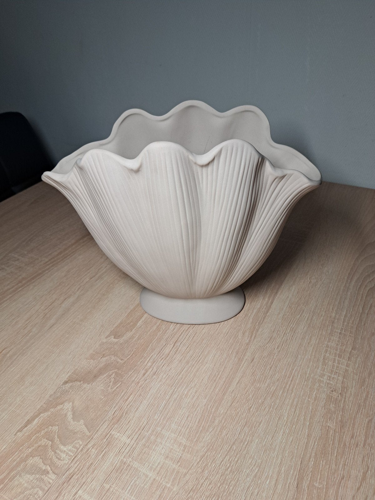 Decoratieve Schelpvaas - Crème Keramiek, Overige kleuren, Nieuw, Ophalen of Verzenden, Geschikt voor droogbloemen
