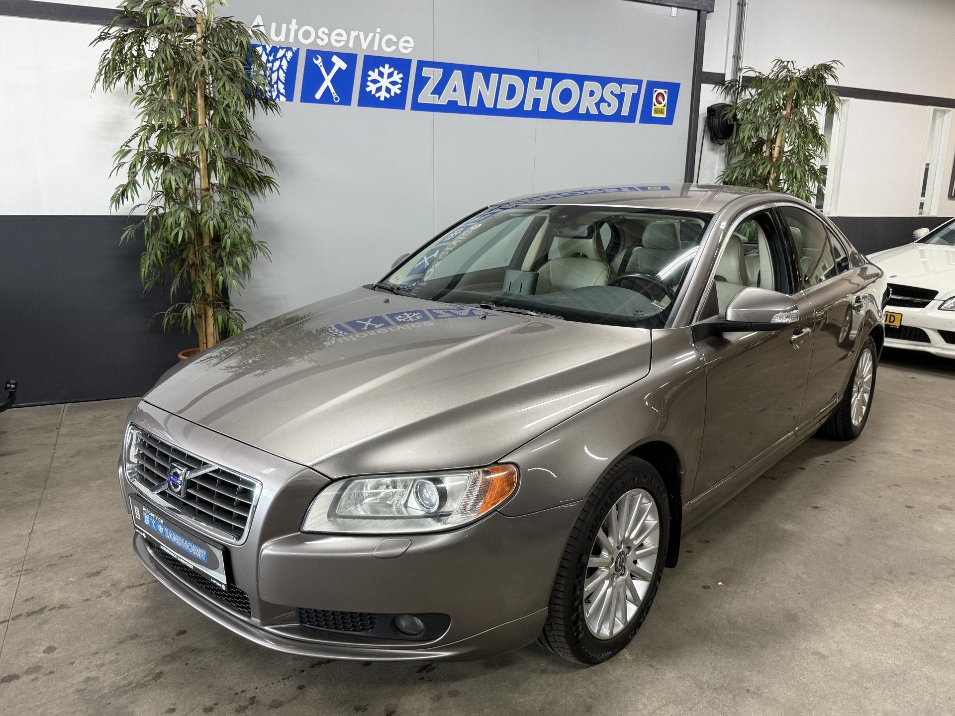 Volvo S80 2.5 T Momentum // Leer // Ecc // Cruise // Navi, 2521 cc, Bedrijf, Parkeersensor, Sedan