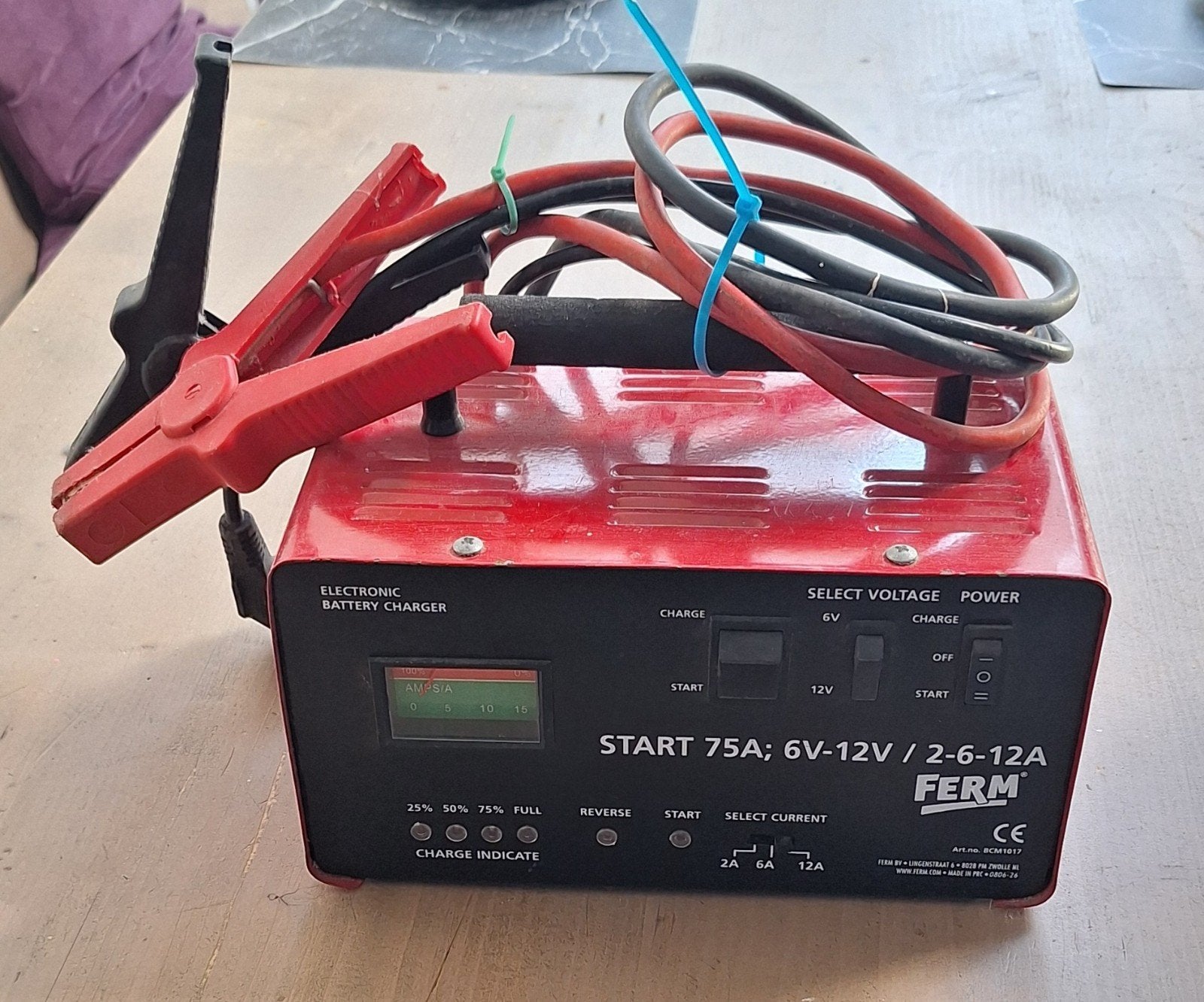 Elektrische batterij oplader, Ophalen of Verzenden, Gebruikt