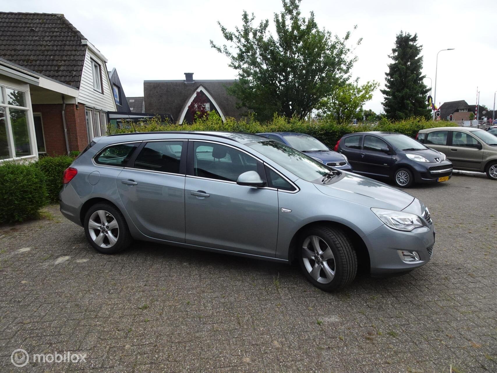 Opel Astra Sports Tourer 1.4 Turbo Edition ( EXPORT), Auto's, Voorwielaandrijving, Euro 5, Stof, Gebruikt