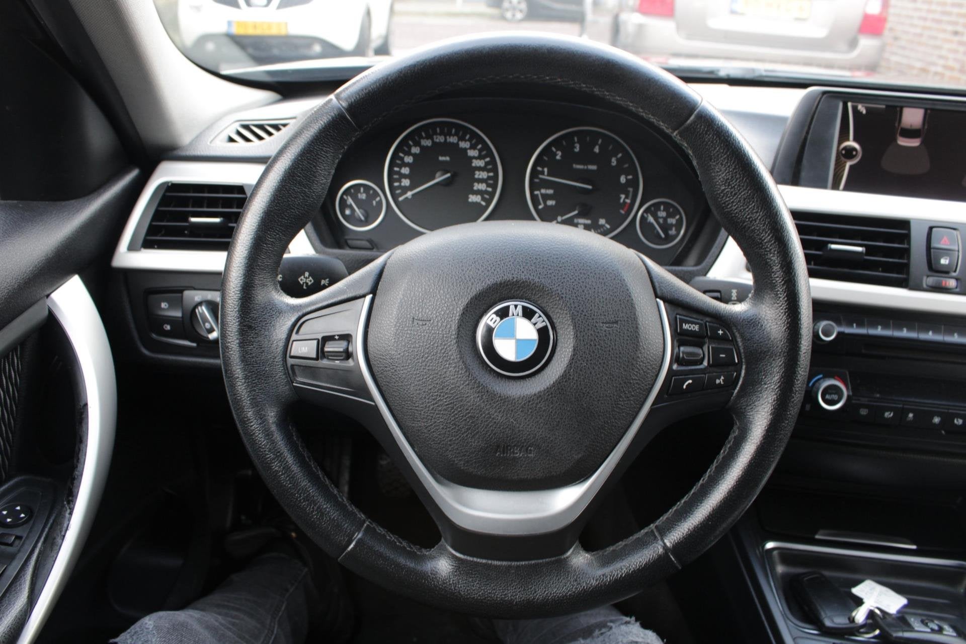 Foto 21 van BMW 3-serie 316i High Executive | Airco | Navi |Elec ramen |