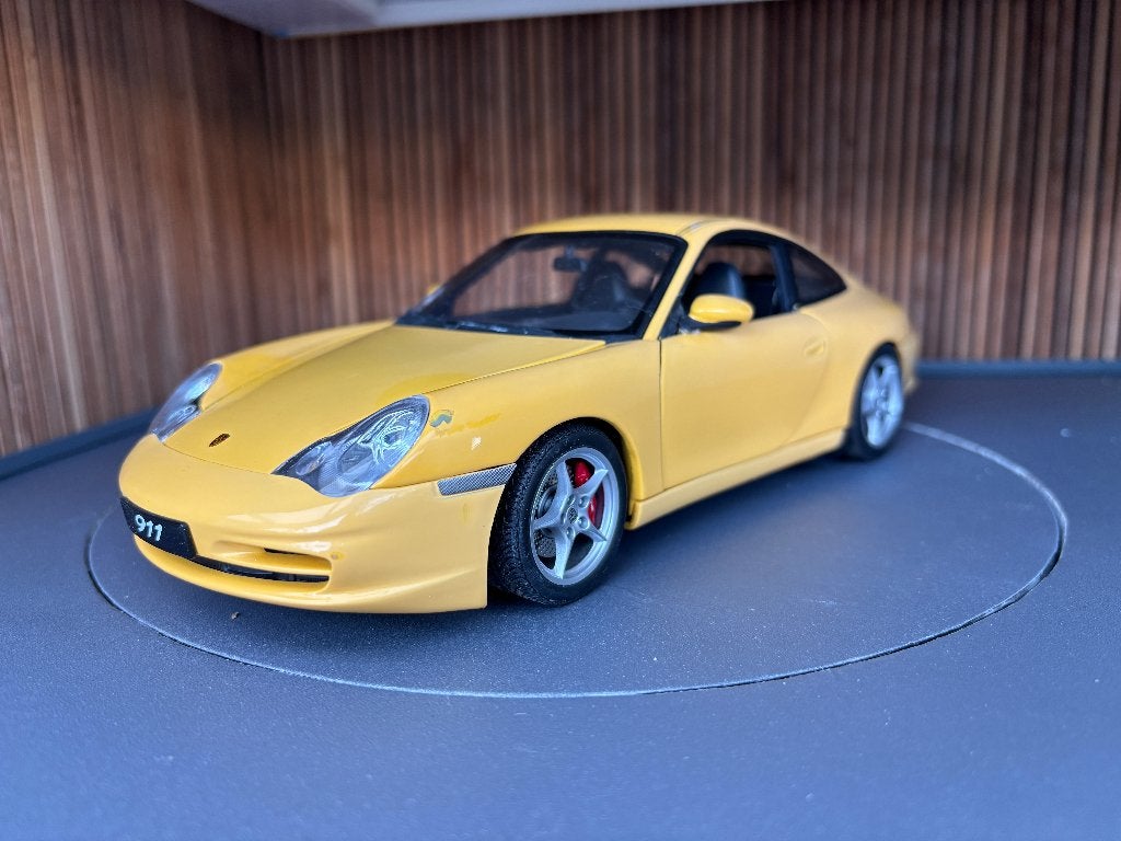 Porsche 911 (996) Carrera 1:18 Autoart Geel (Zie tekst!!) MJ, Hobby en Vrije tijd, Modelauto's | 1:18, Gebruikt, Auto, Autoart