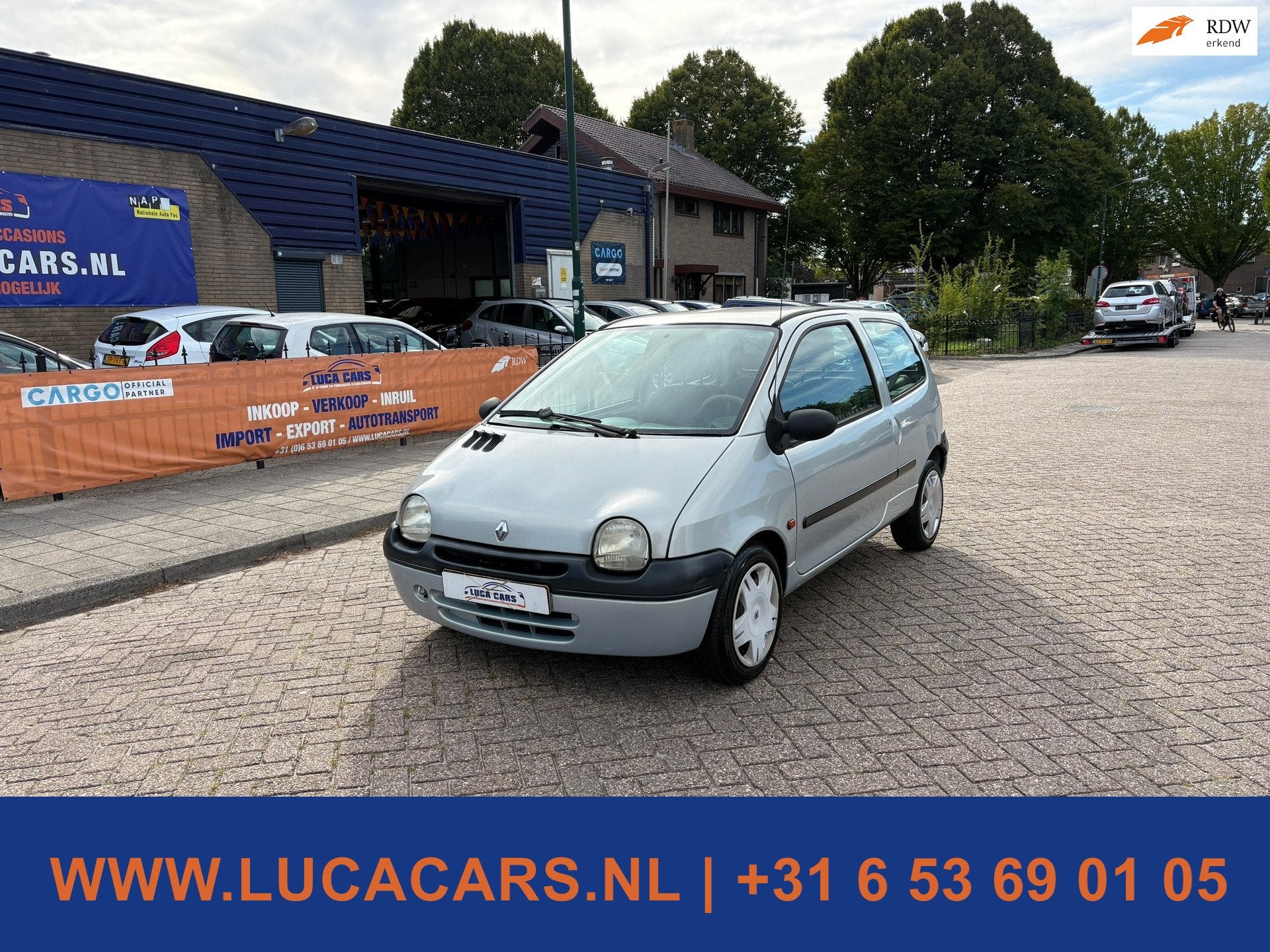 Renault Twingo 1.2 Privilège Trekhaak 2X SLEUTEL + BOEKJES!, Voorwielaandrijving, 4 cilinders, 4 stoelen, Origineel Nederlands