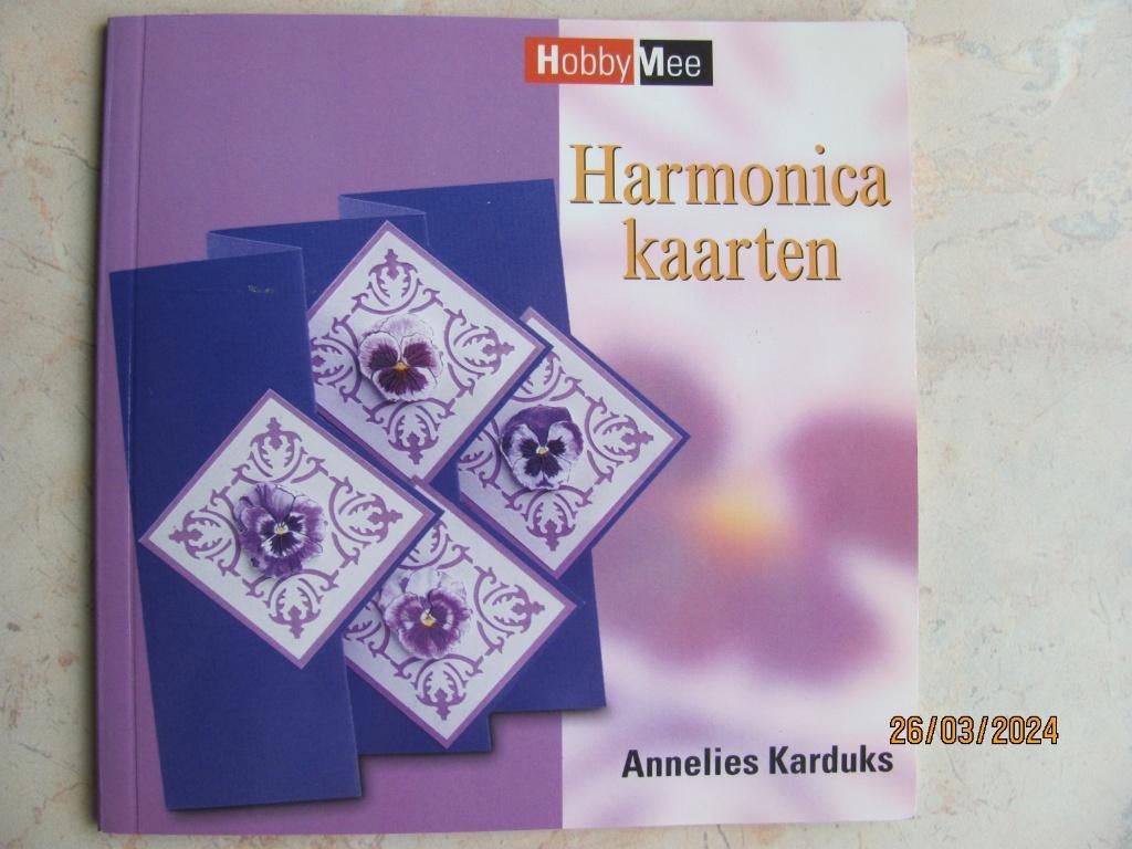 NIEUWSTAAT Hobby Mee HARMONICA Kaarten Annelies Karduks 2003, Annelies Karduks, Ophalen of Verzenden, Zo goed als nieuw, Scrapbooking en Knutselen