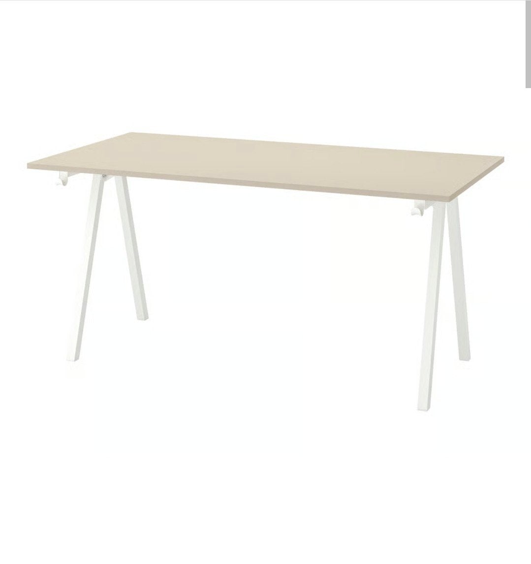 IKEA bureau en stoel in beige/lichtroze met mesh rugleuning, Ophalen, Zo goed als nieuw, Beige, Bureaustoel