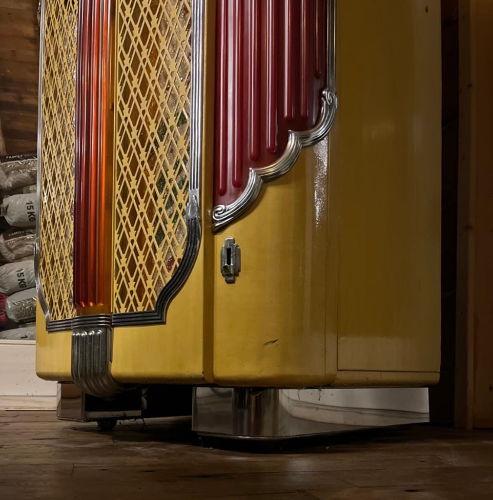 Rockola 1422 , 26 en 28 kickplate / trim, Verzamelen, Automaten | Jukeboxen, Ophalen of Verzenden, Nieuw, Voor 1950, Rock Ola