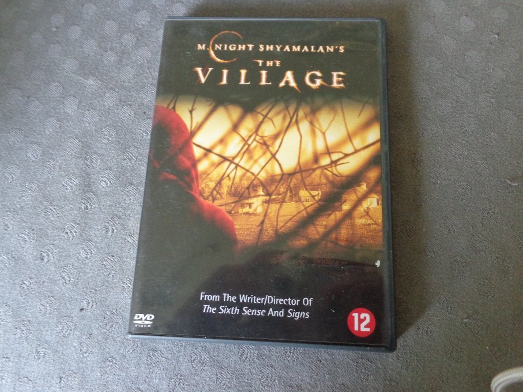 The village, Vanaf 12 jaar, Ophalen of Verzenden, Zo goed als nieuw, Overige genres