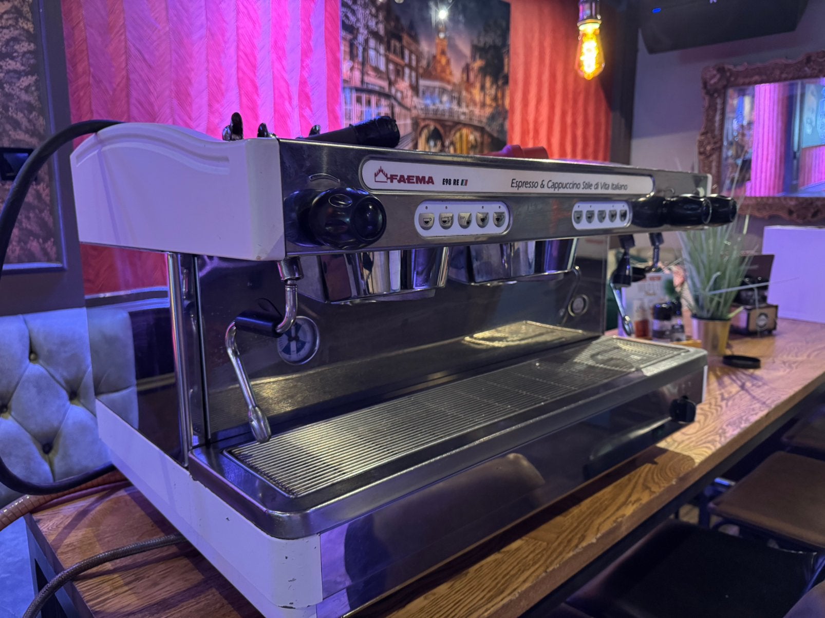 Moet nu weg !! koopje! faema E98 RE 2 groeps machine, 10 kopjes of meer, Ophalen, Gebruikt, Espresso apparaat