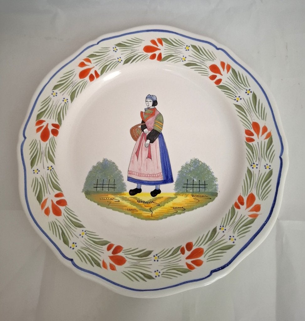 Henriot Quimper Bretagne Vrouw in Bretonse klederdracht bord, Antiek en Kunst, Ophalen of Verzenden