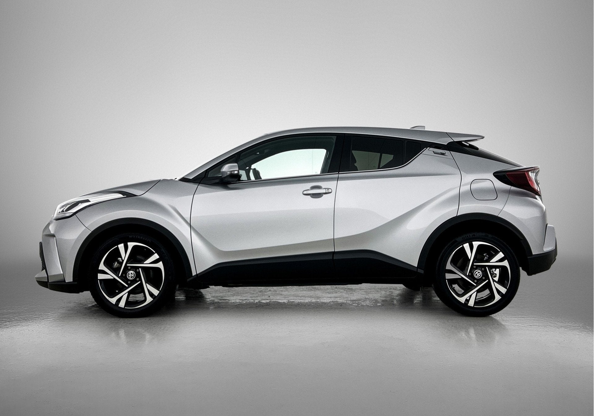 Toyota C-HR 1.8 Hybrid Style | BTW Voertuig | Stoelverwarmin, Auto's, 4 cilinders, Leder en Stof, 122 pk, Bedrijf