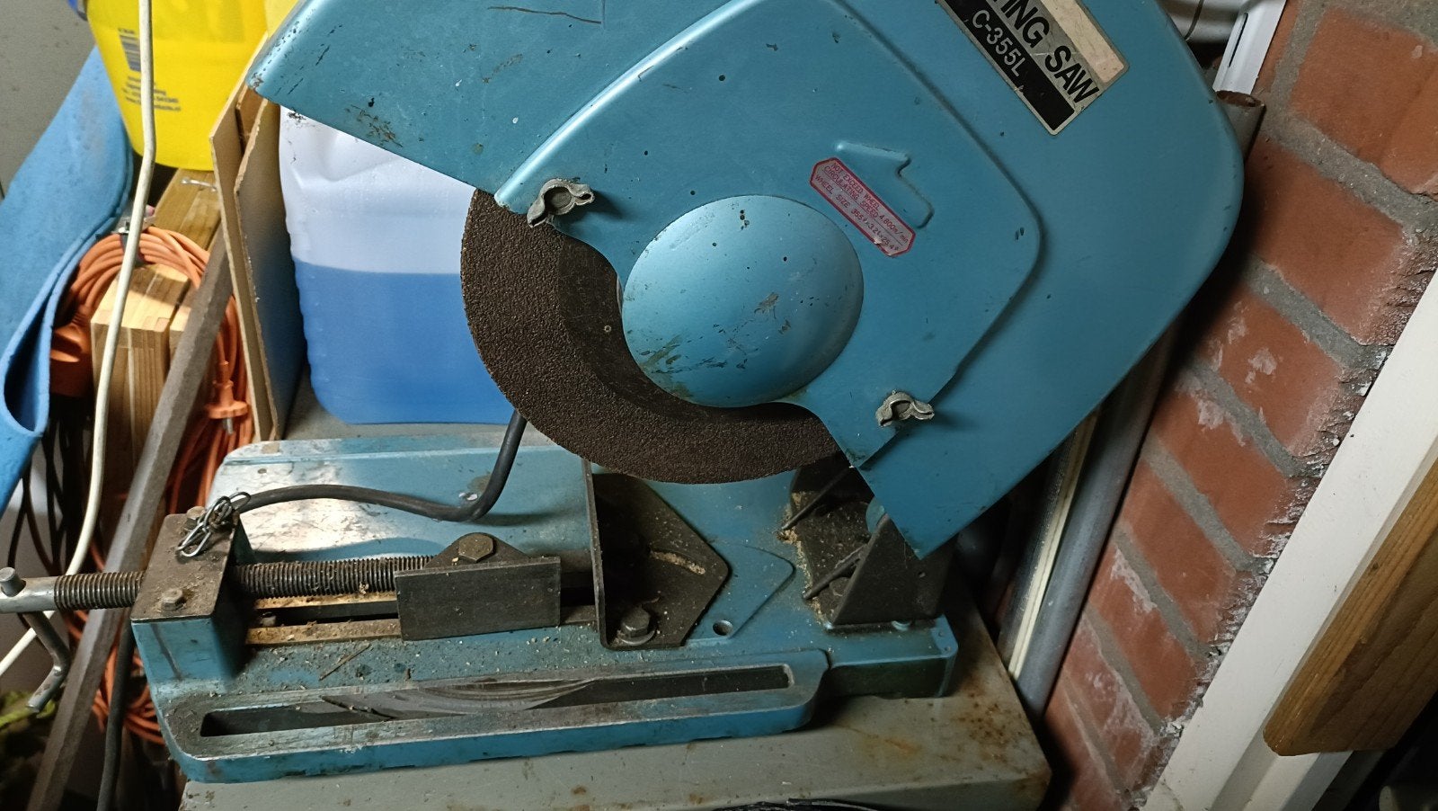 Ryobi afkort tafel zaag machine, Doe-het-zelf en Verbouw, Gereedschap | Zaagmachines, Ophalen, 1200 watt of meer, Afkortzaag, 70 mm of meer