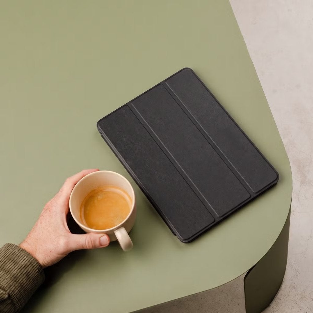 Foto 7 van imoshion Trifold Bookcase voor de Apple iPad Pro 11 - Zwart