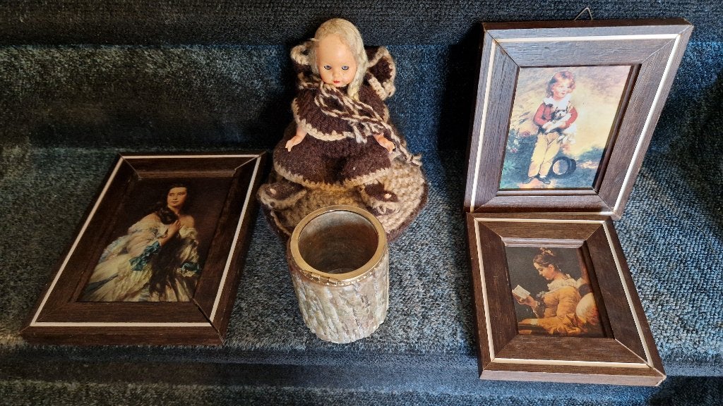 oma s brocante schilderijtjes-poppetje, Ophalen of Verzenden