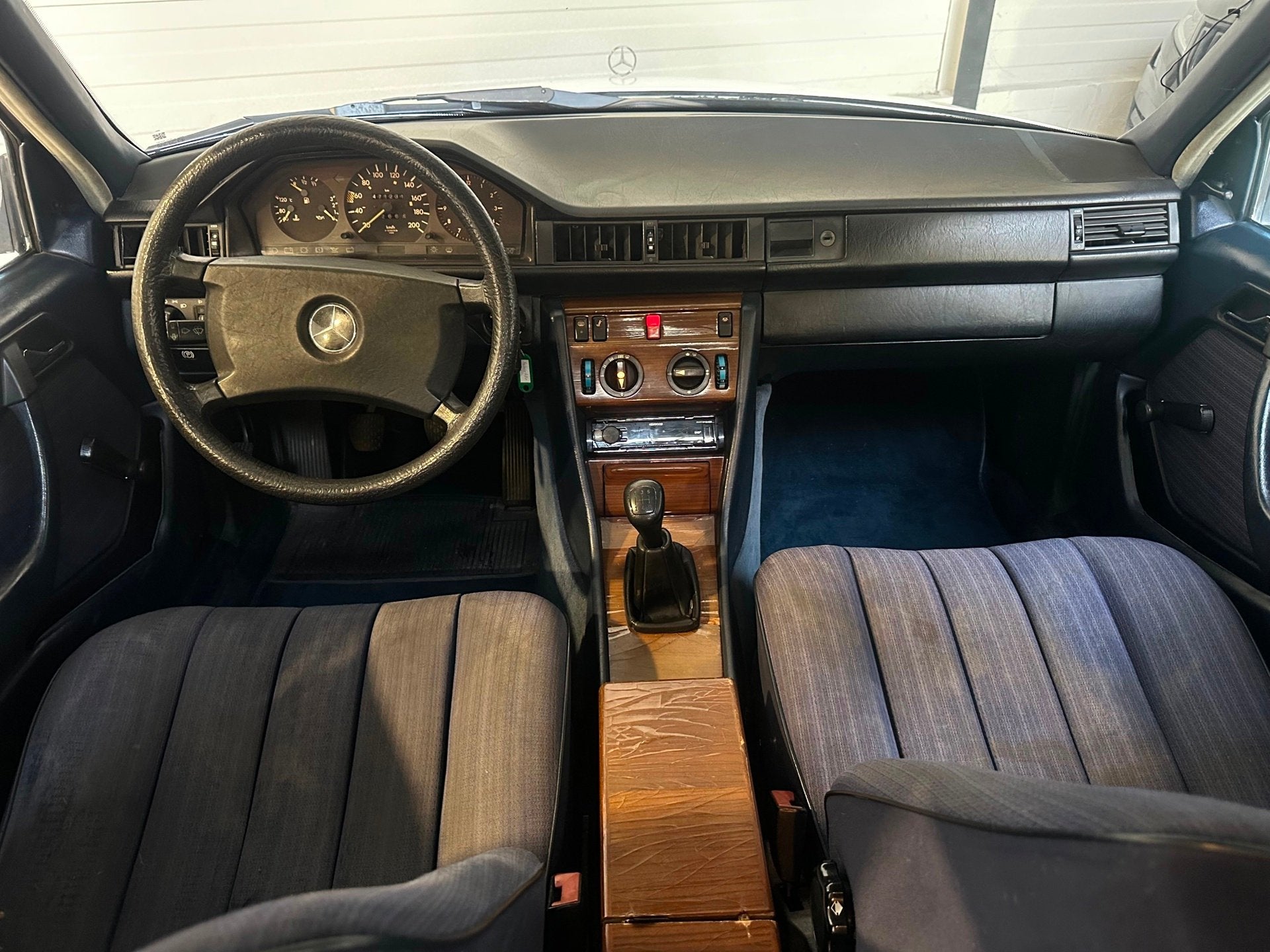 Mercedes-Benz 200-500 (W124) 250 D Oldtimer 1985, foto 11