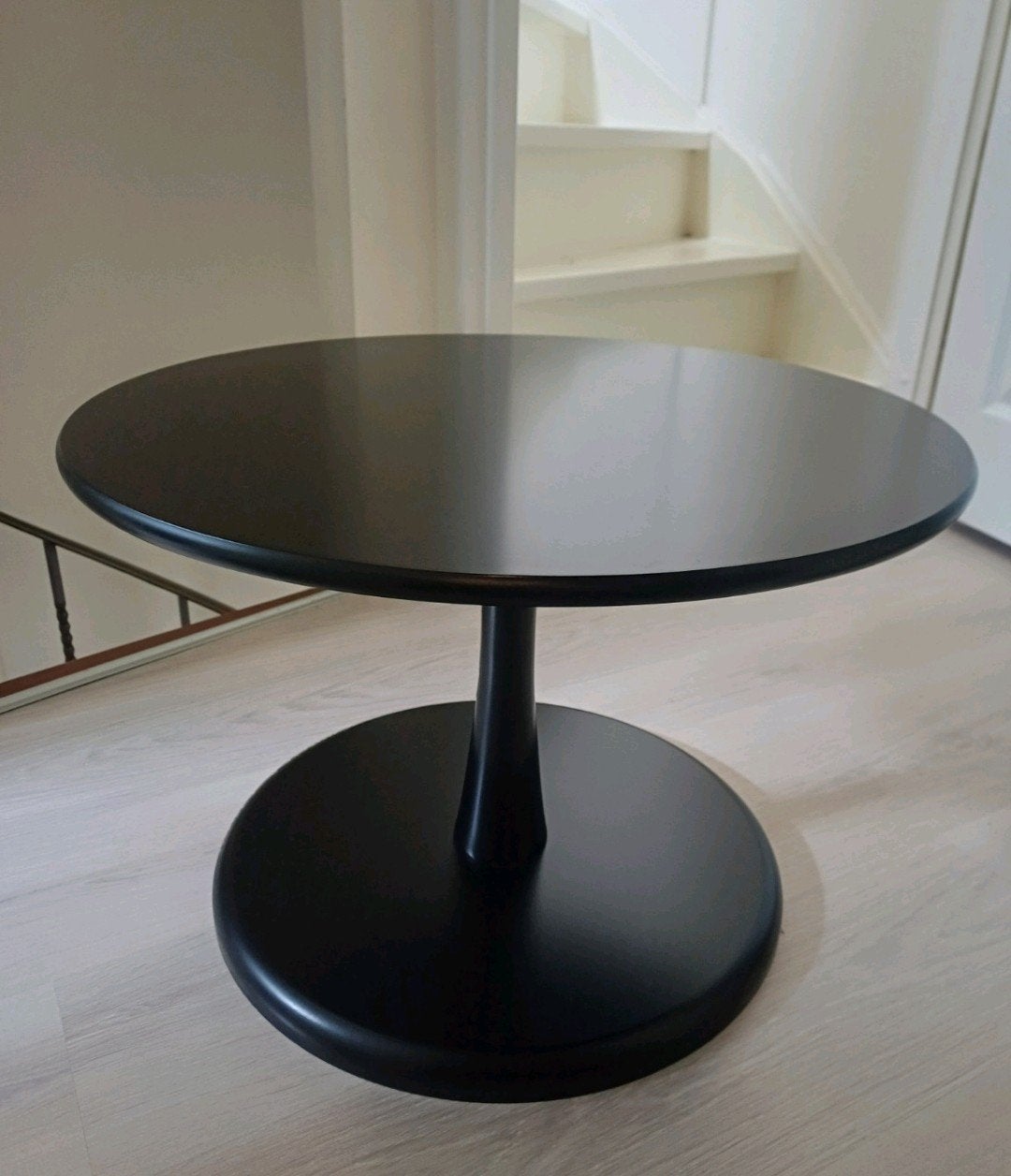 Zwarte ronde salontafel / bijzettafel, Ophalen, Zo goed als nieuw, Rond