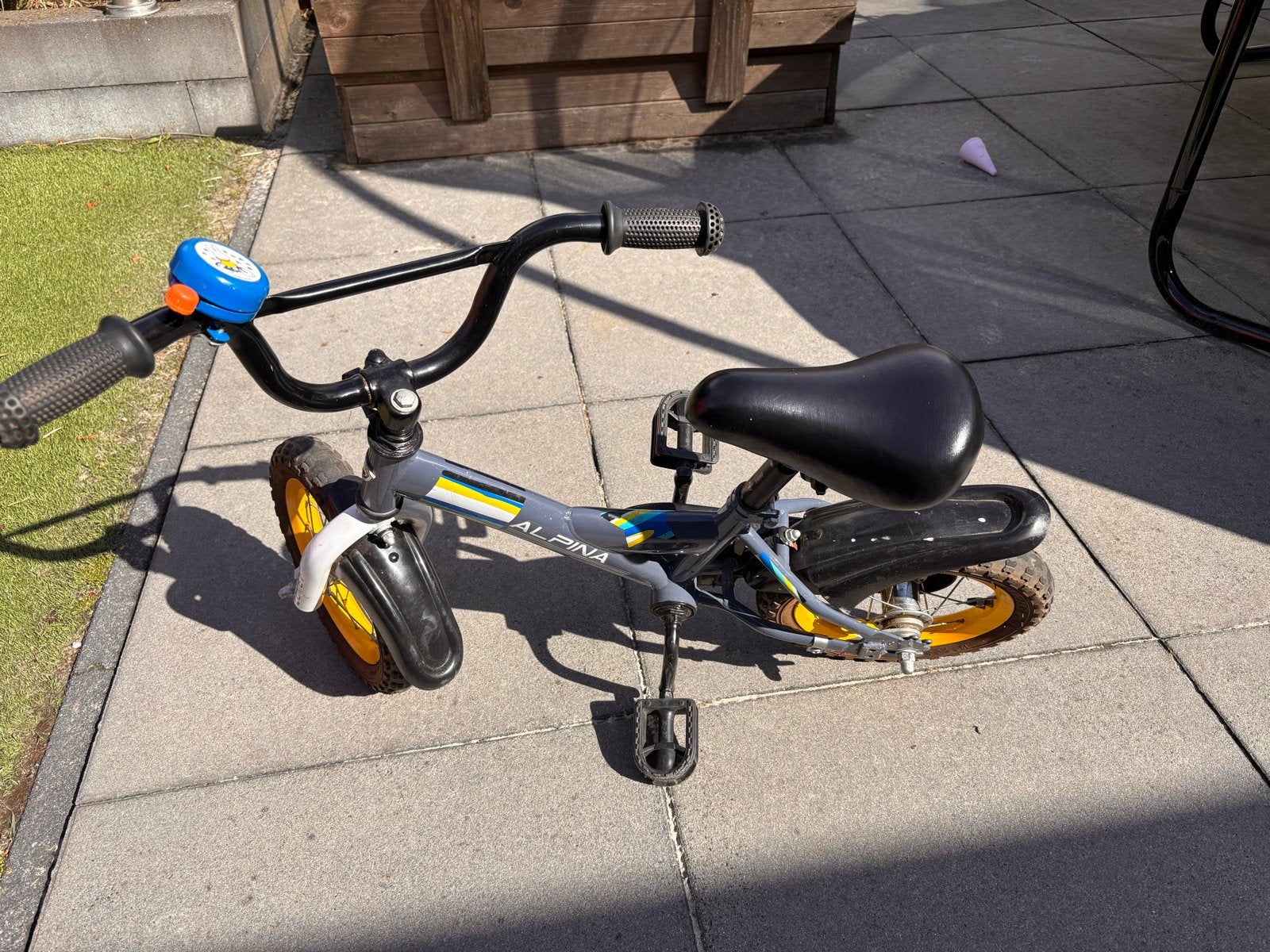 Alpina kinderfiets met zijwieltjes - 12 inch, Fietsen en Brommers, Fietsen | Kinderfietsjes, Ophalen, Terugtraprem, Zijwieltjes