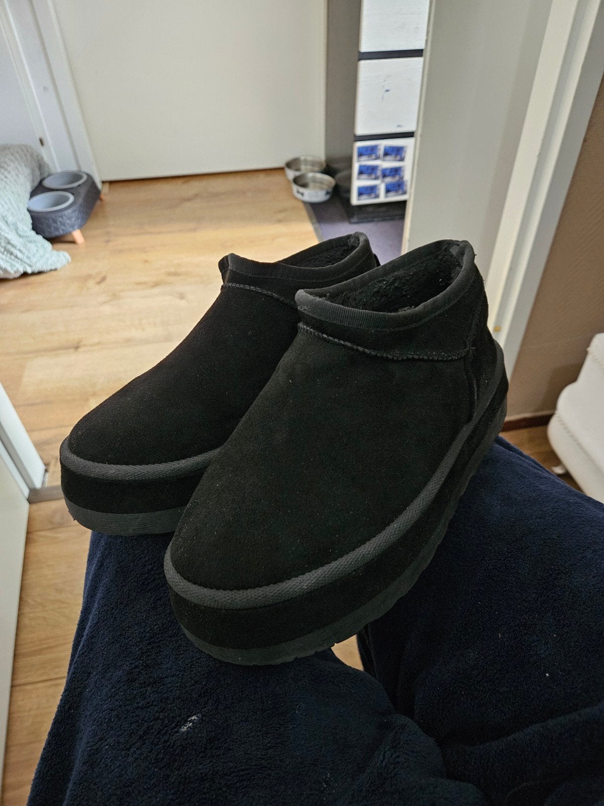 winterboots met bont, Ophalen, Zo goed als nieuw, Zwart, Sneakers of Gympen