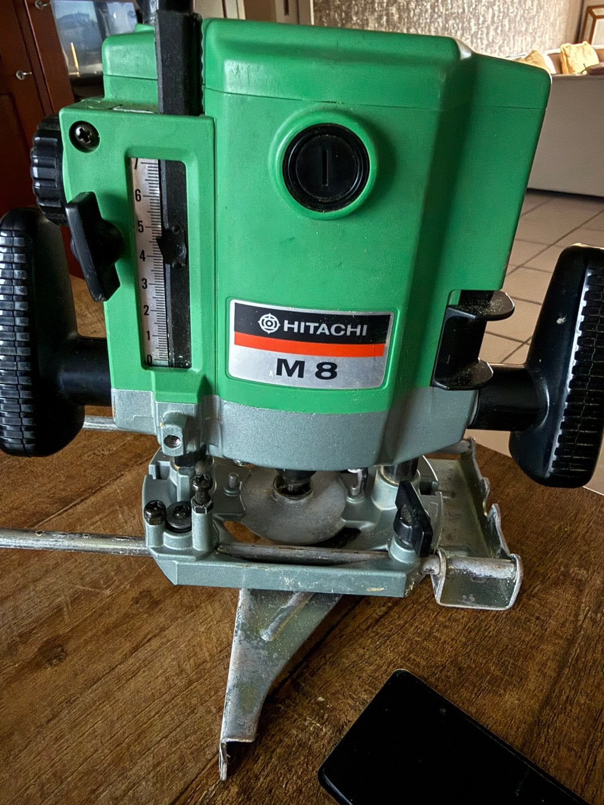 Hitachi bovenfrees m8, Doe-het-zelf en Verbouw, Gereedschap | Freesmachines, Ophalen of Verzenden, Zo goed als nieuw, Elektrisch