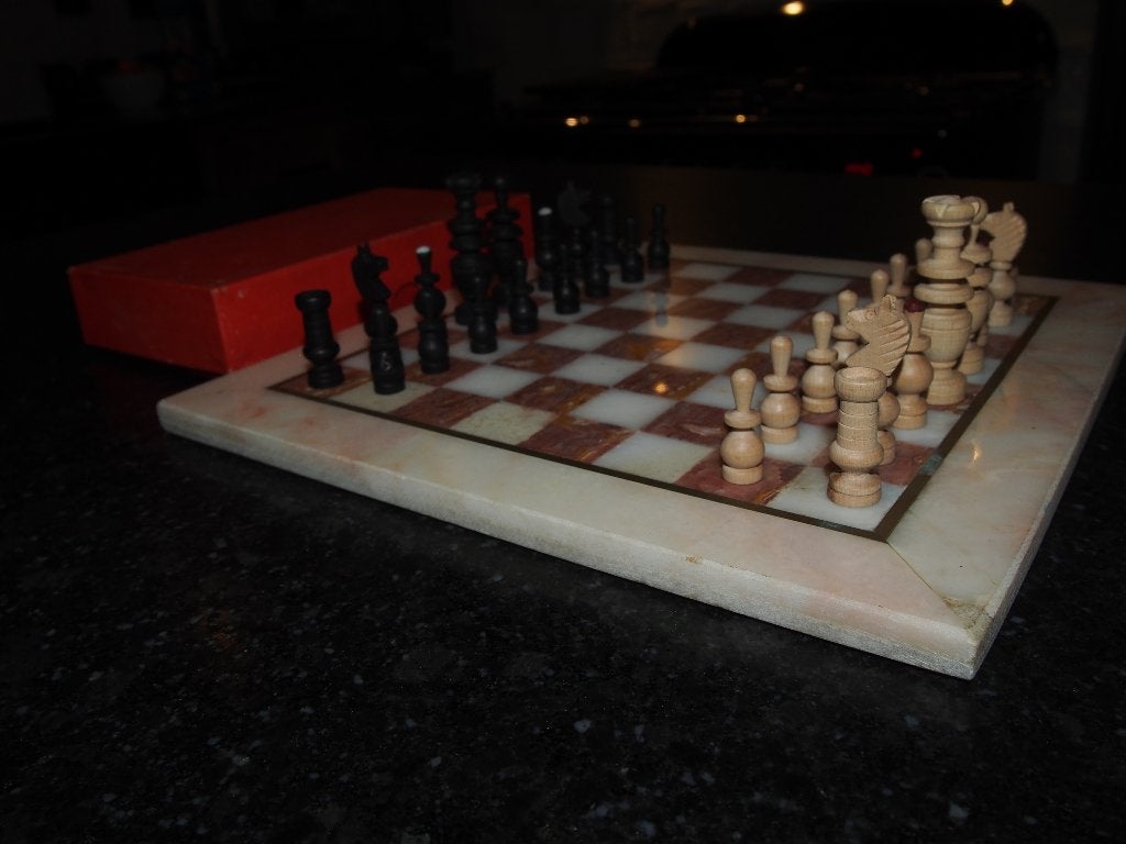 Kleine schaakset op marmeren bord (25x25cm), Hobby en Vrije tijd, Gezelschapsspellen | Bordspellen, Een of twee spelers, Ophalen of Verzenden