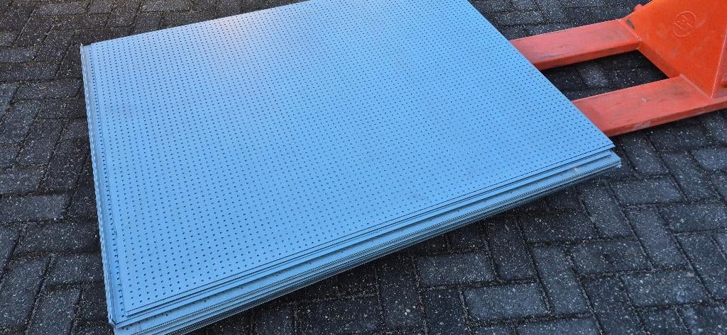 Geperforeerde stalen platen voor Winkel met haken, Doe-het-zelf en Verbouw, Platen en Panelen, Ophalen, Zo goed als nieuw, Overige materialen