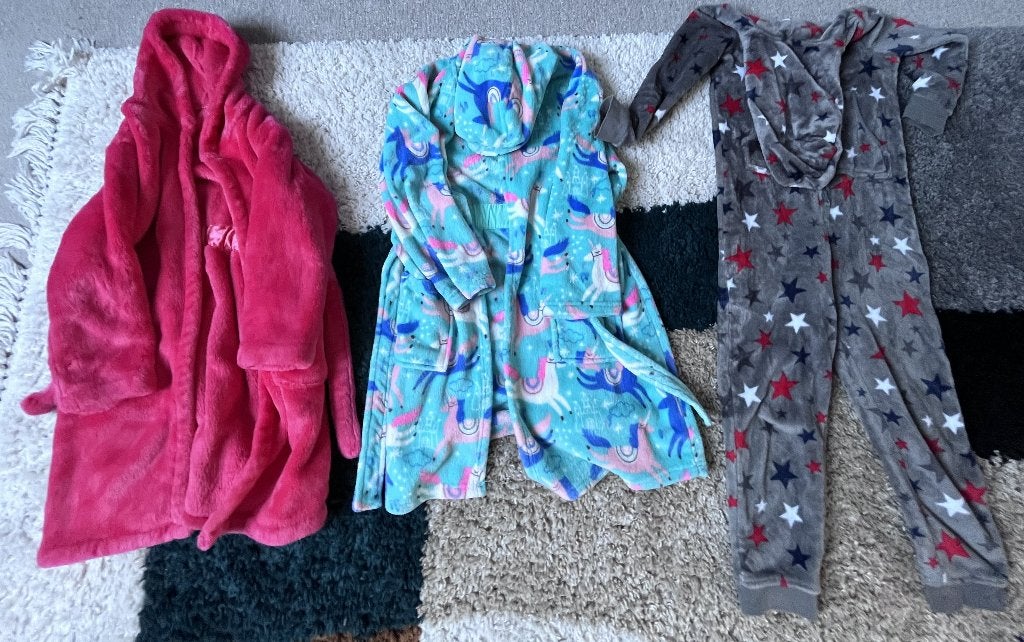 Zachte rompertje en badjassen, maat  128-140, Kinderen en Baby's, Kinderkleding | Maat 140, Ophalen of Verzenden, Zo goed als nieuw