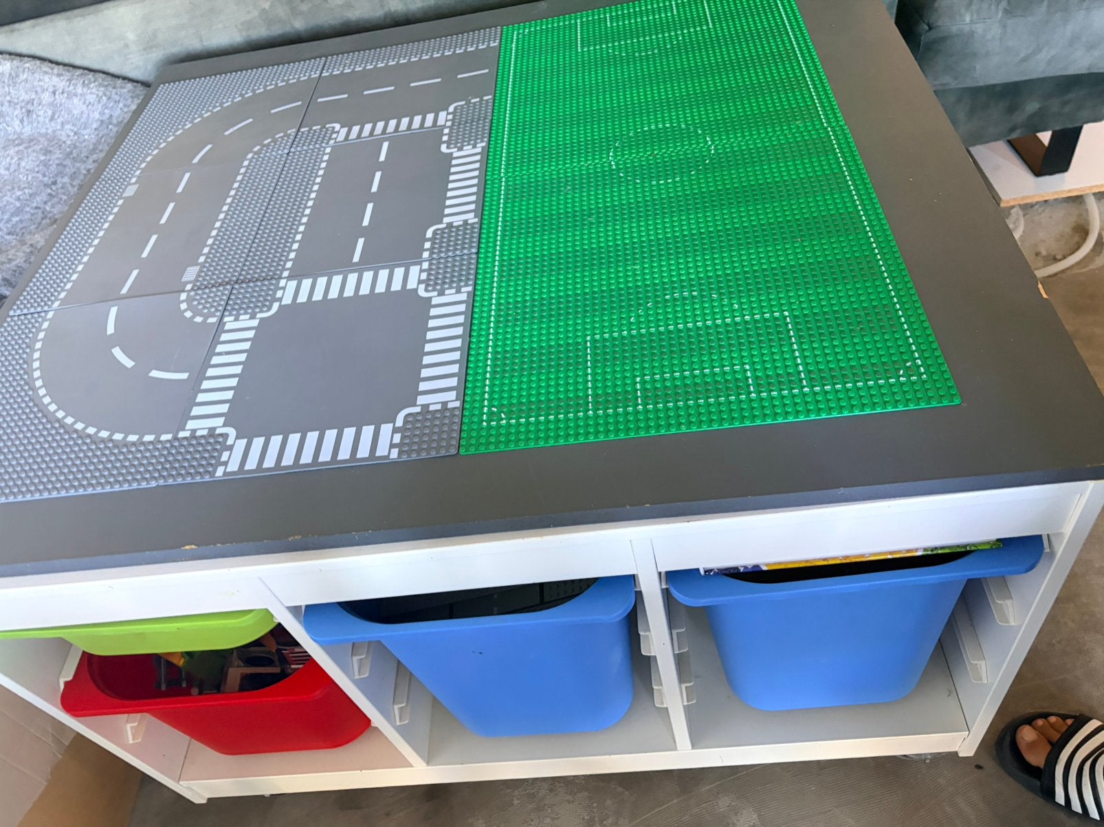 Lego tafel met opbergbakken en op wielen, Ophalen, Zo goed als nieuw