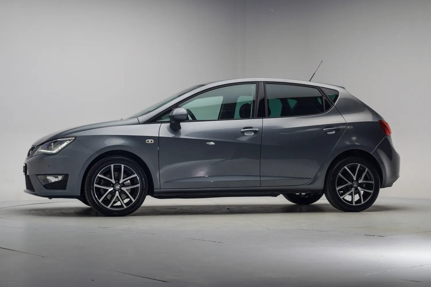 SEAT Ibiza 1.0 EcoTSI FR Connect Aut. [ Xenon Navi Apple/And, Auto's, Automaat, Origineel Nederlands, Bedrijf, Zilver of Grijs