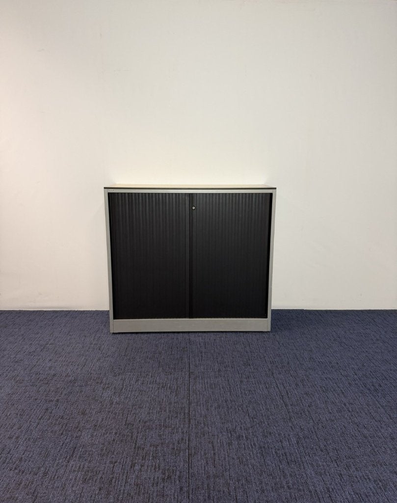 2 x Roldeurkast Ahrend, aluminium/zwart, H 110 x B 120 cm., Ophalen, Gebruikt