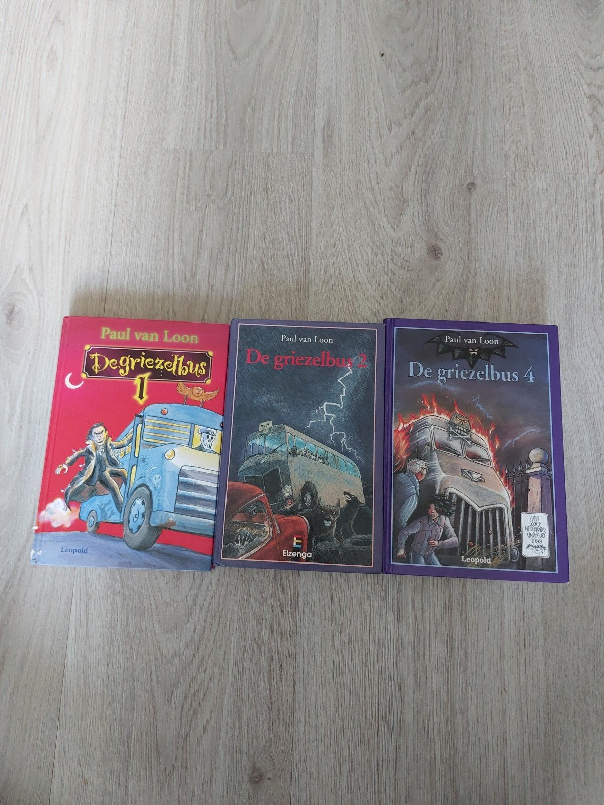 De Griezelbus 1, 2 en 4 - Paul van Loon (3 boeken), Ophalen, Gelezen, Paul van Loon, Fictie algemeen
