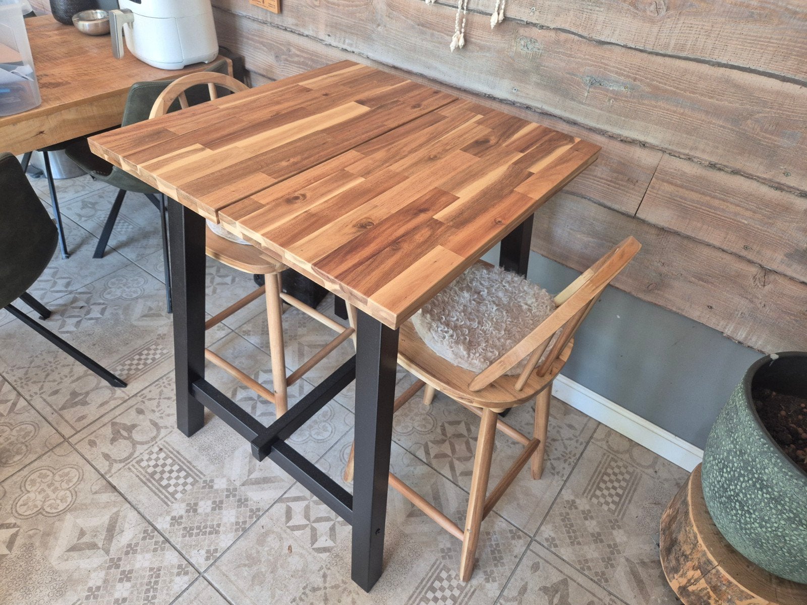 Ikea Skogsta bartafel met 2 barstoelen - Ongebruikt, Overige houtsoorten, 50 tot 100 cm, Vierkant, Nieuw