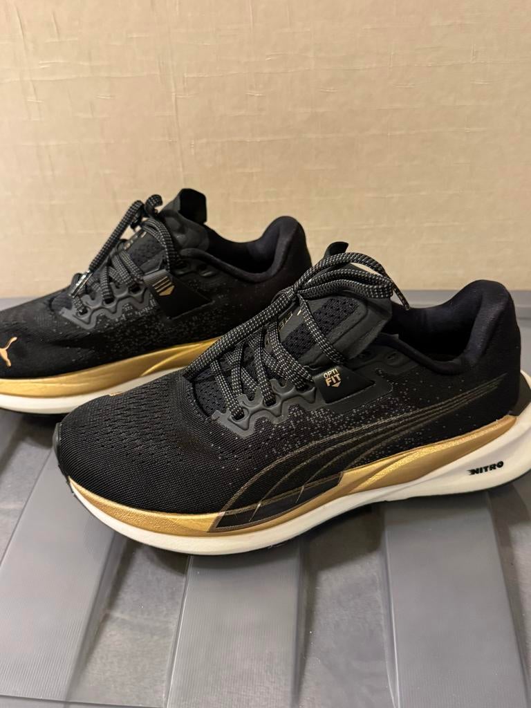 Puma hardloopschoenen zwart/goud - Zo goed als nieuw, Nieuw, Ophalen of Verzenden, Sportschoenen, Zwart