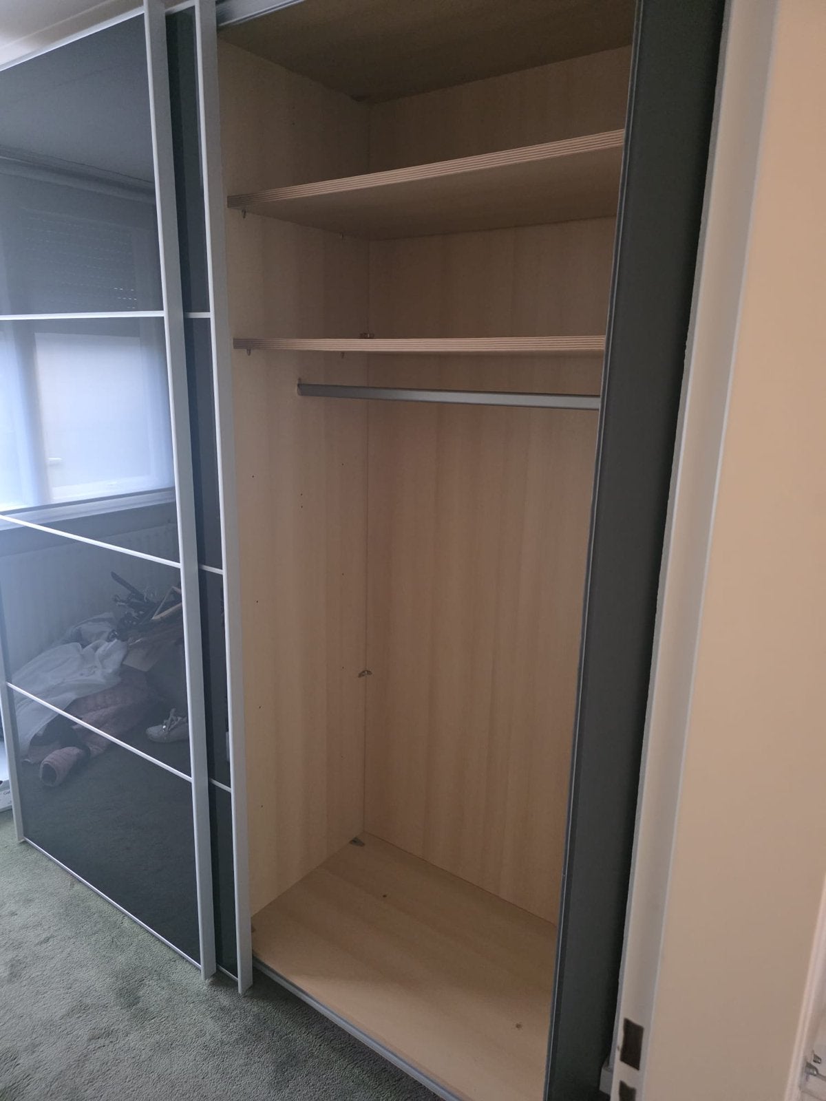 Kledingkast met schuifdeuren en spiegelpanelen, Met plank(en), Gebruikt, 200 cm of meer, 150 tot 200 cm