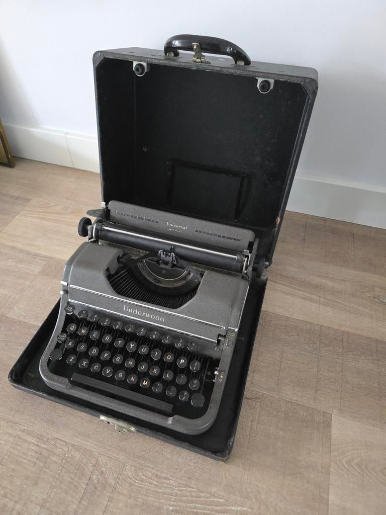 Underwood Universal Touch Tuning typemachine 1946 €59, Diversen, Typemachines, Zo goed als nieuw, Ophalen of Verzenden