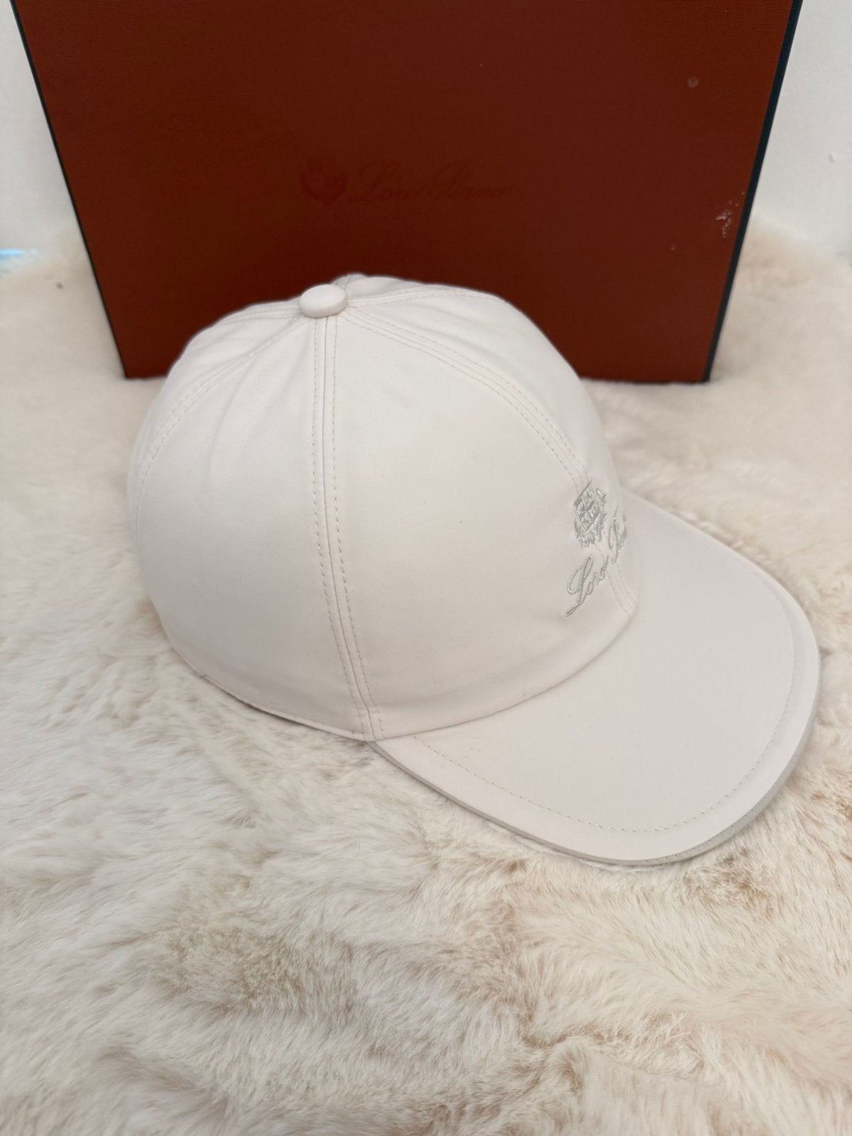 Foto 5 van Loro Piana Pet - 6 Kleuren