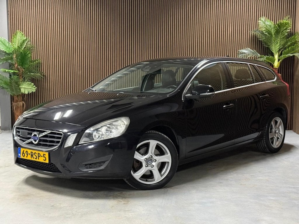 Volvo V60 1.6 T4 Momentum (bj 2011, automaat), 4 cilinders, Zwart, Origineel Nederlands, 1600 kg