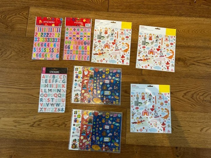 8 pakketjes nieuwe stickers 10 euro bij elkaar, Ophalen of Verzenden, Nieuw, Meerdere stickers