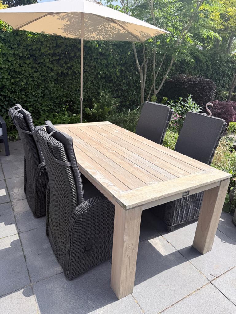4 verstelbare stoelen met teakhouten tuintafel 2mtr x 1mtr, 4 zitplaatsen, Gebruikt, Eettafel, Hardhout