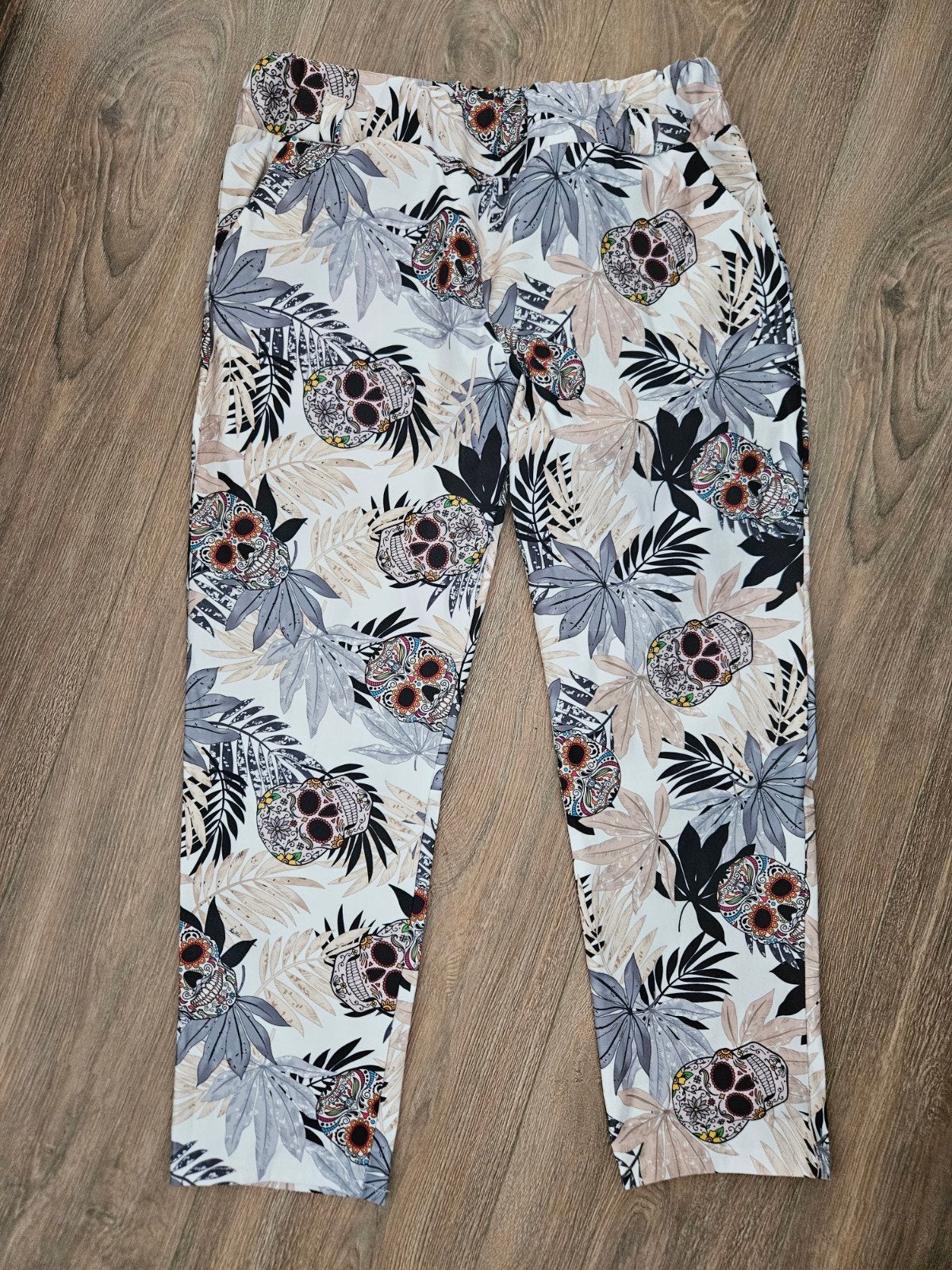 Vrolijke zomerbroek met skull print, maat 44, Ophalen of Verzenden, Zo goed als nieuw, Maat 46/48 (XL) of groter, Meerkleurig