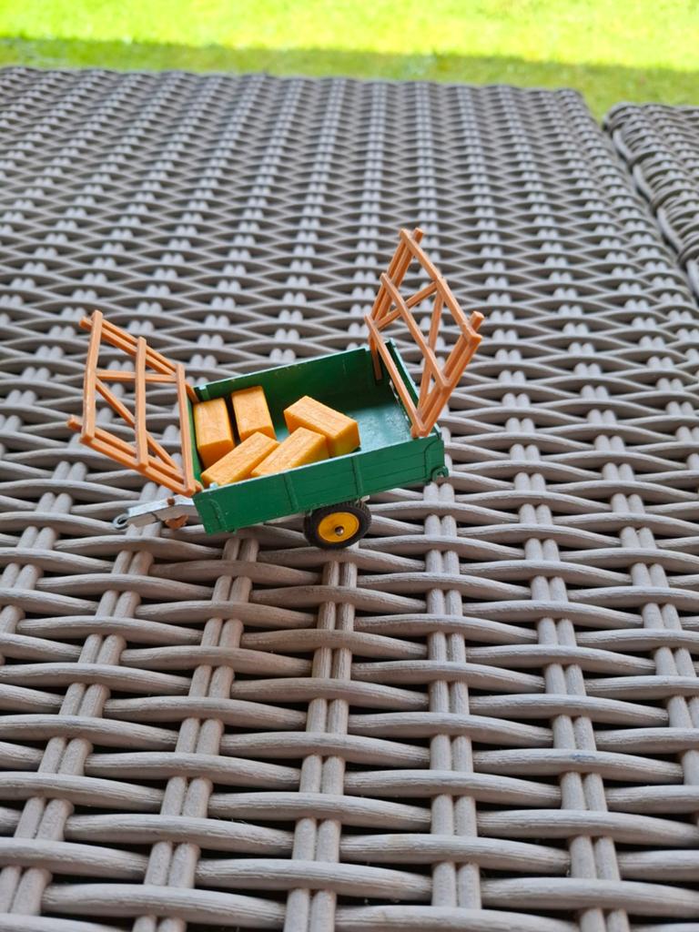 Te koop britains hooikar, Ophalen of Verzenden, Zo goed als nieuw, Tractor of Landbouw, Britains