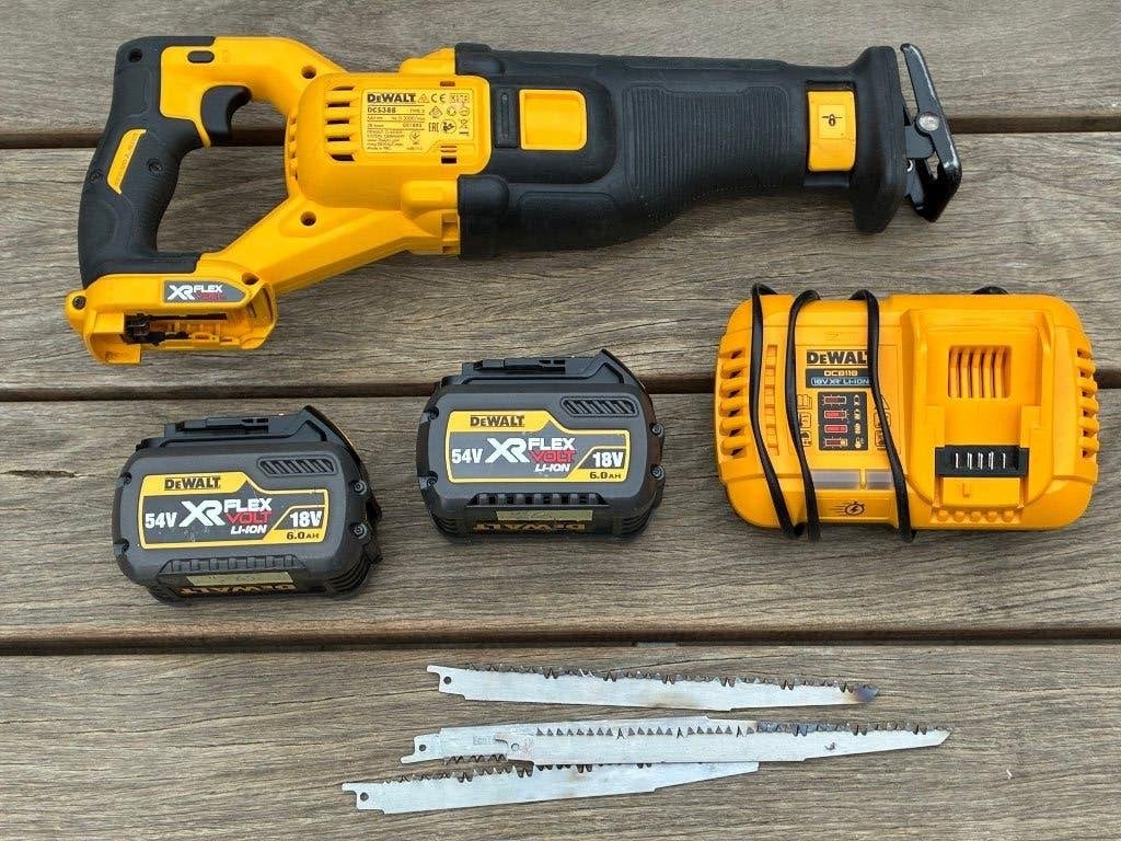 Foto 3 van DeWalt 54V Reciprozaag DCS388