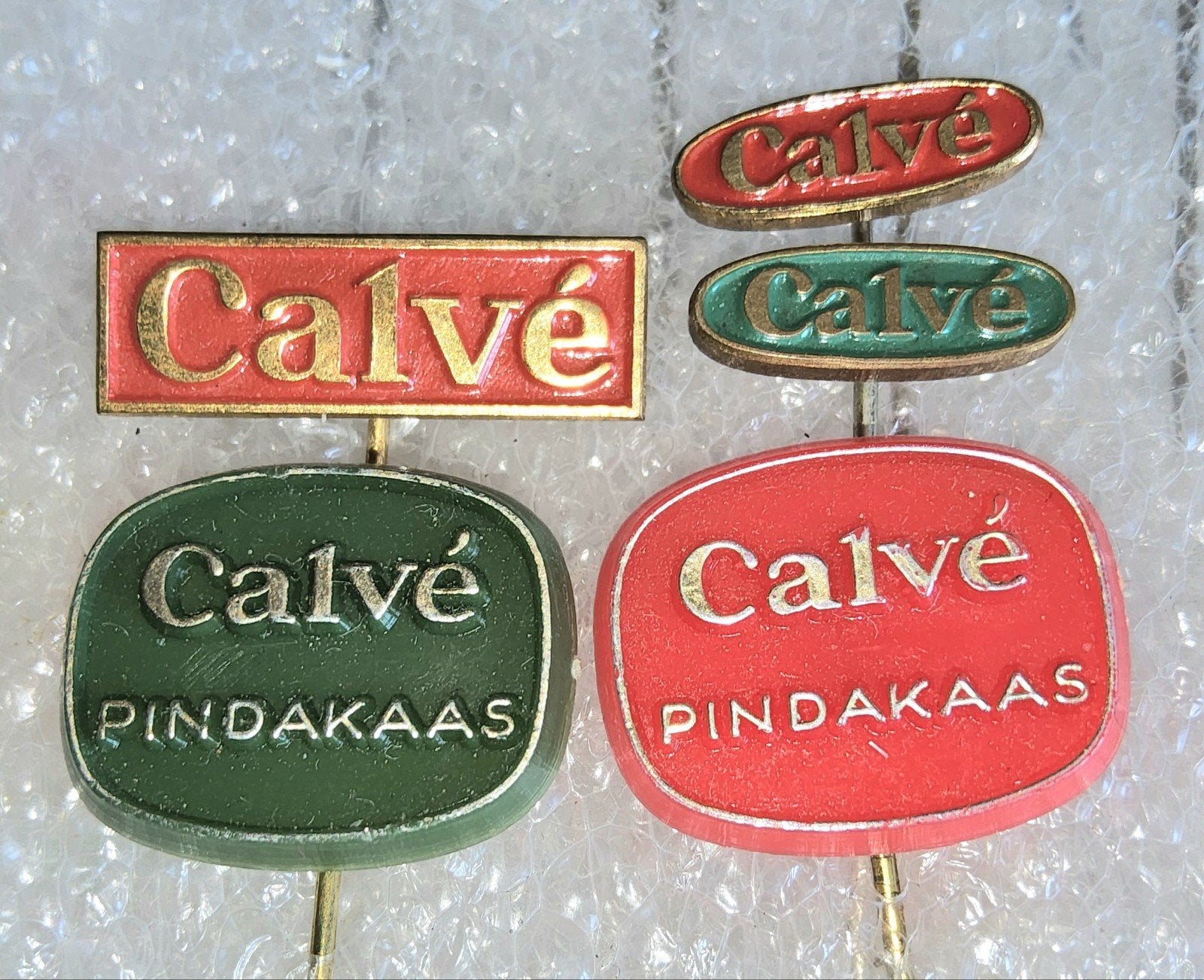 5 Calvé Pindakaas Speldjes - Vintage Collectie, Ophalen of Verzenden, Gebruikt, Merk, Speldje of Pin