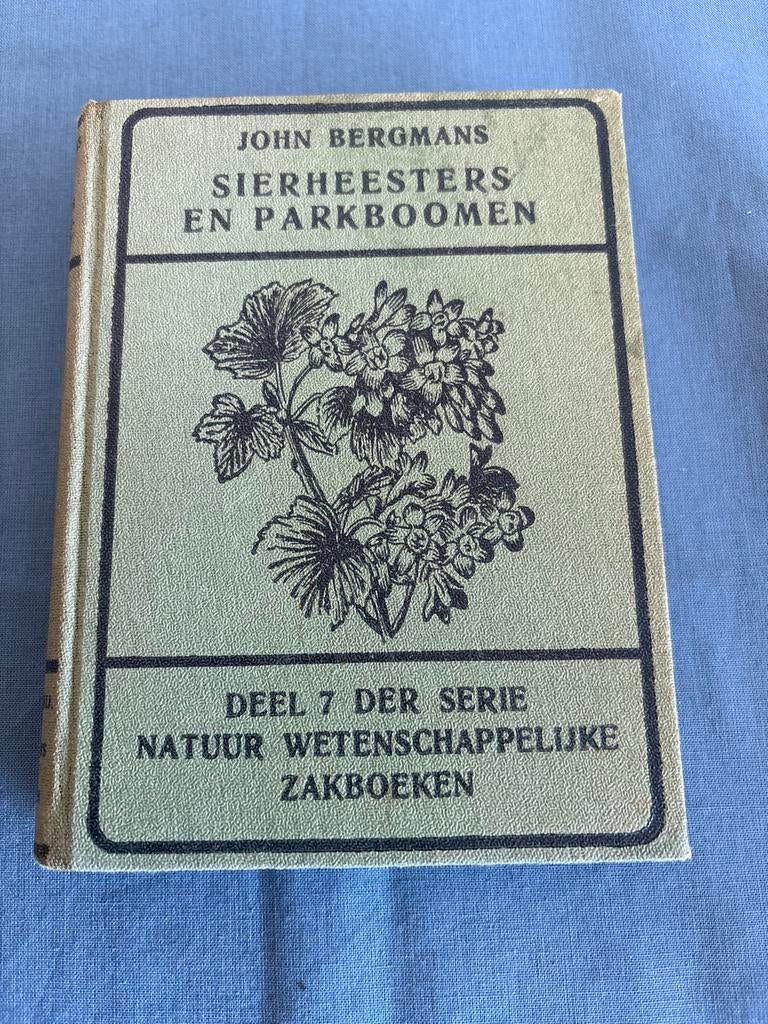 Sierheesters en Parkbomen - John Bergmans (Deel 7), Boeken, Ophalen of Verzenden, Zo goed als nieuw